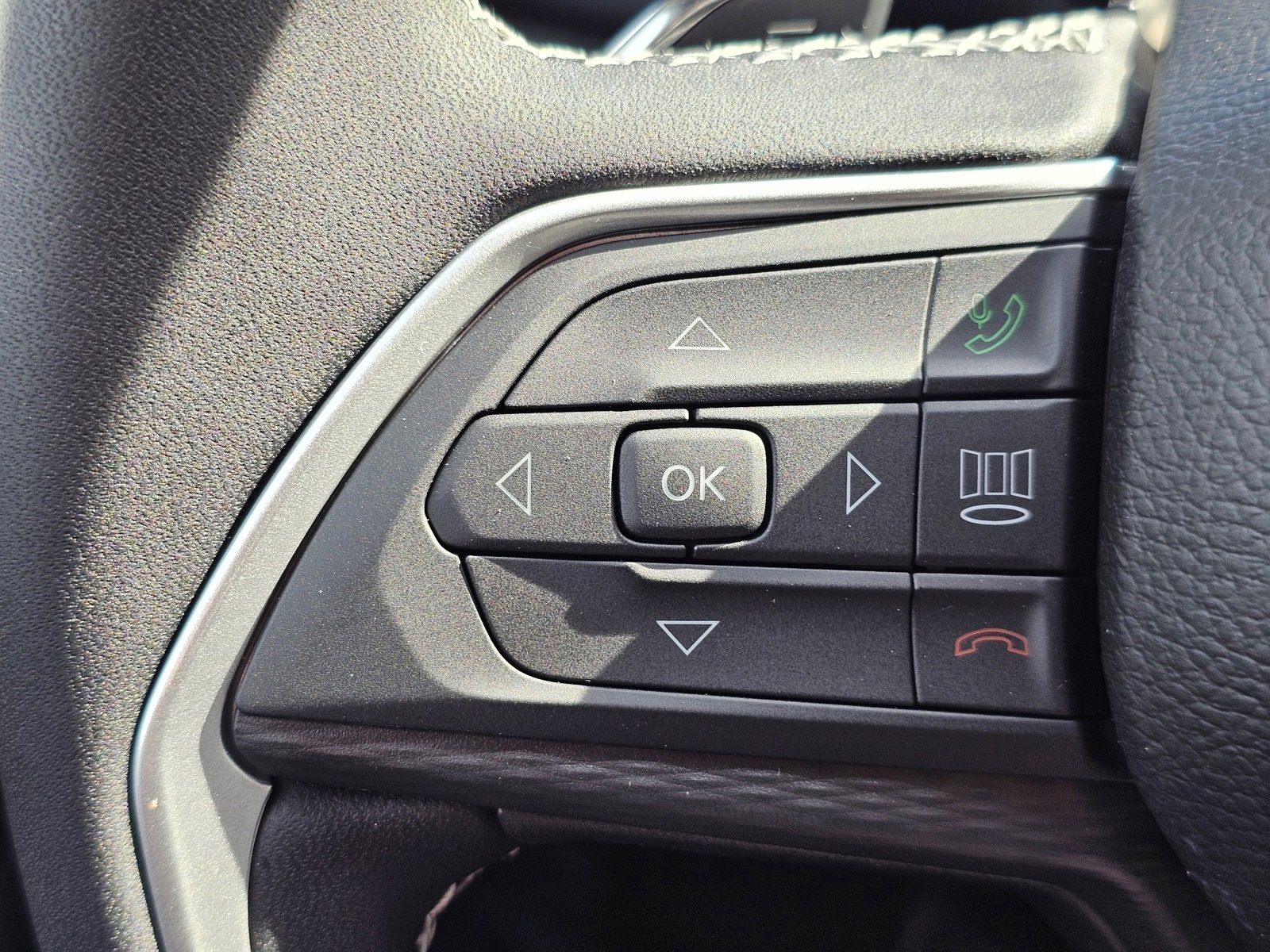 New 2025 Jeep Grand Cherokee L Laredo image 15