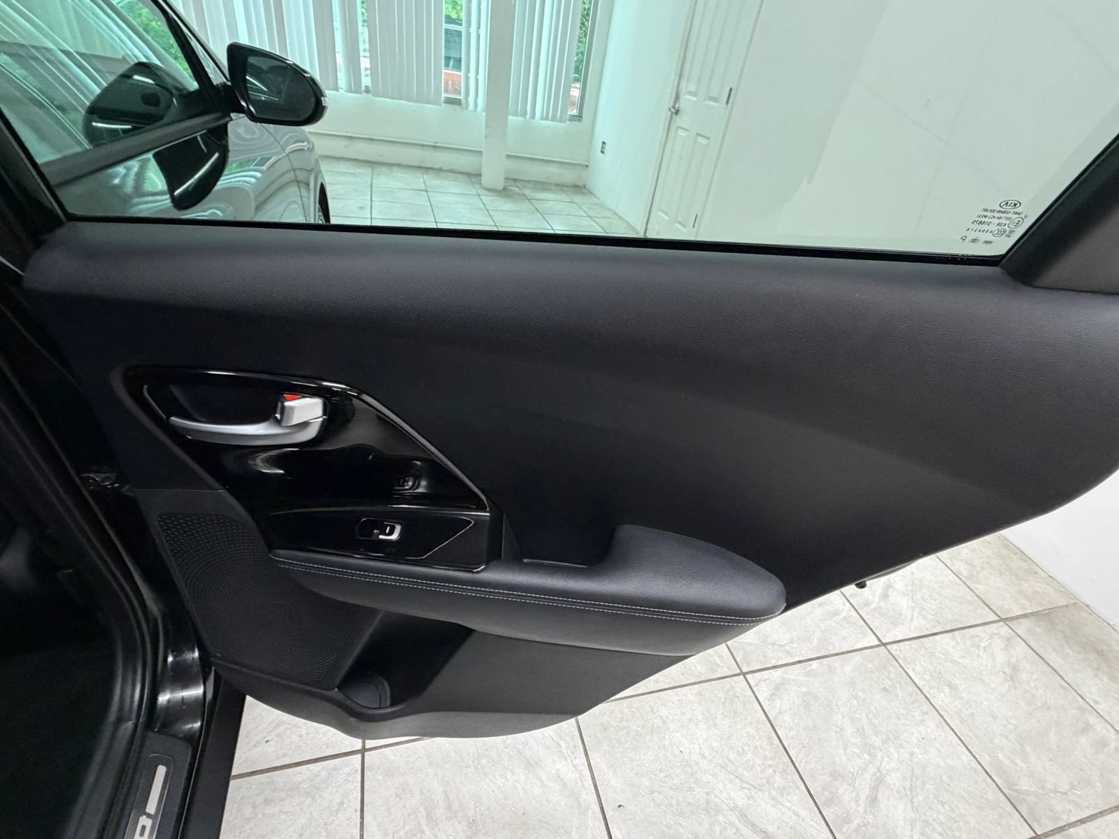 Used 2017 Kia Niro Touring FWD image 18