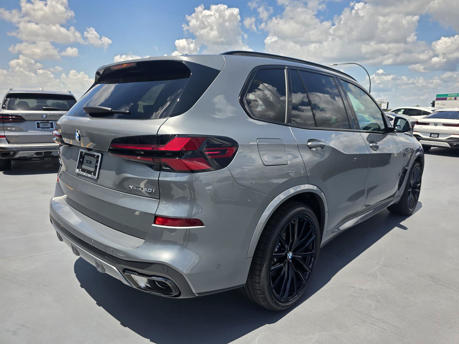 New 2026 BMW X5 xDrive40i w/ Executive Package AWD/4WD image 2