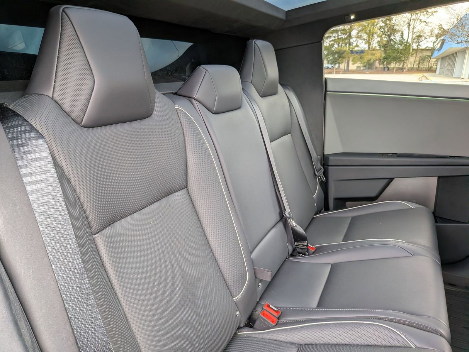 Used 2024 Tesla Cybertruck AWD Crew Cab image 32