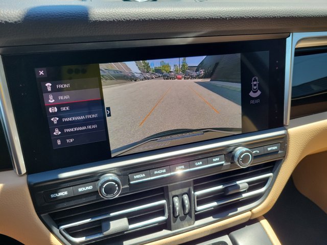 Certified 2021 Porsche Macan AWD/4WD image 33