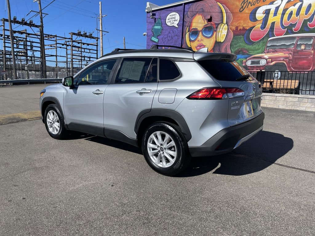 Used 2023 Toyota Corolla Cross LE w/ Moonroof Package image 3