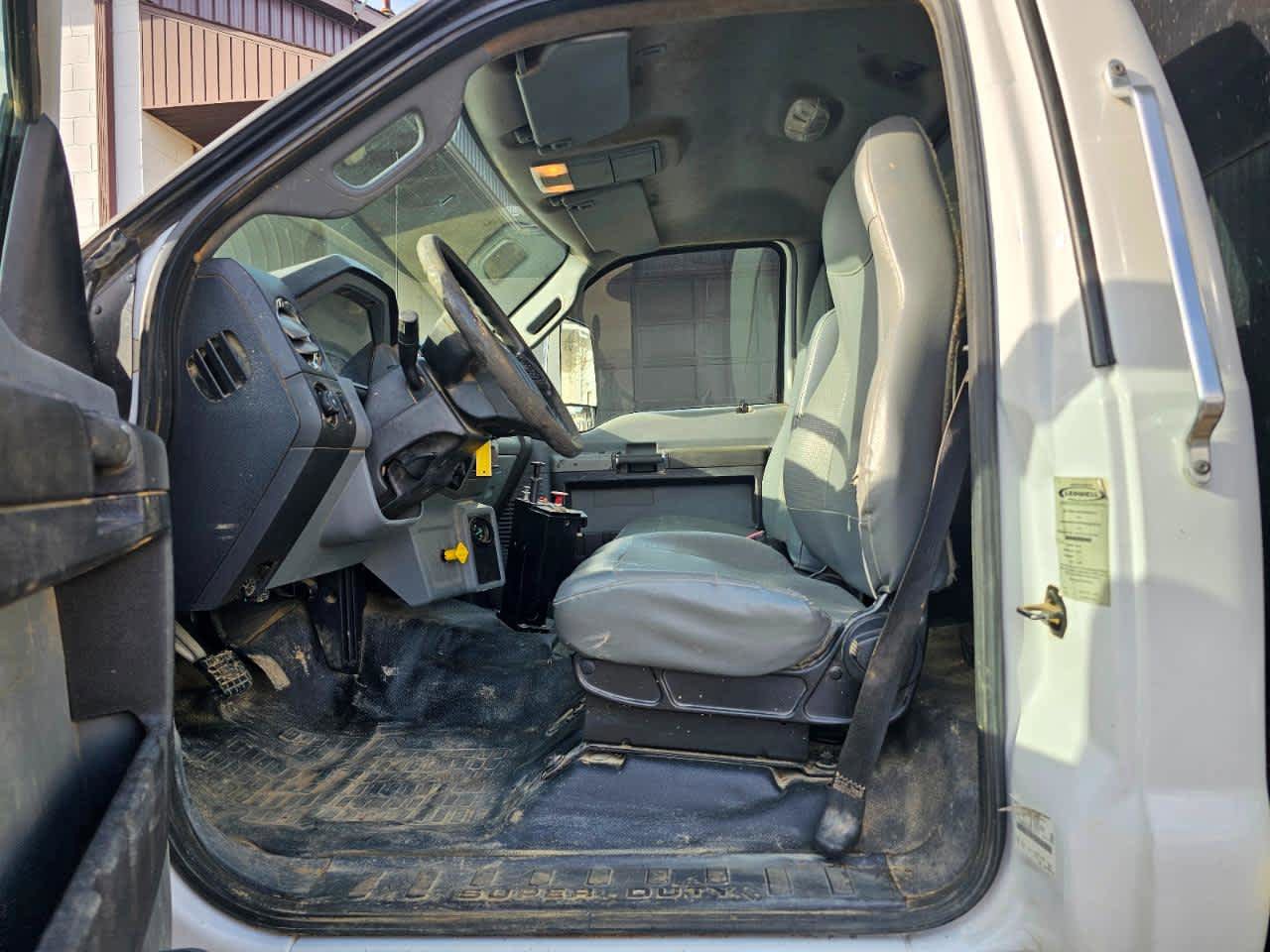 Used 2016 Ford F750 2WD Regular Cab Super Duty image 5