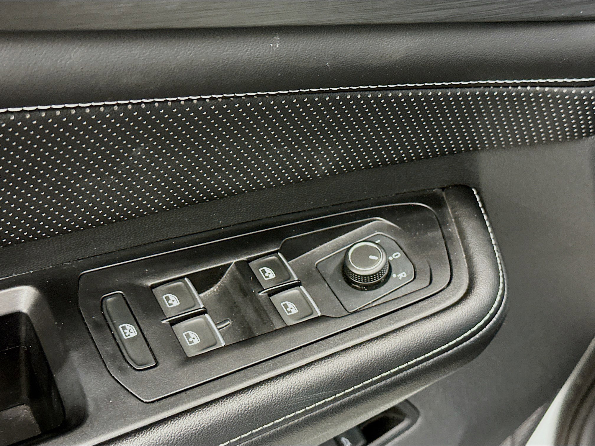 Used 2024 Volkswagen Atlas Cross Sport SE image 15