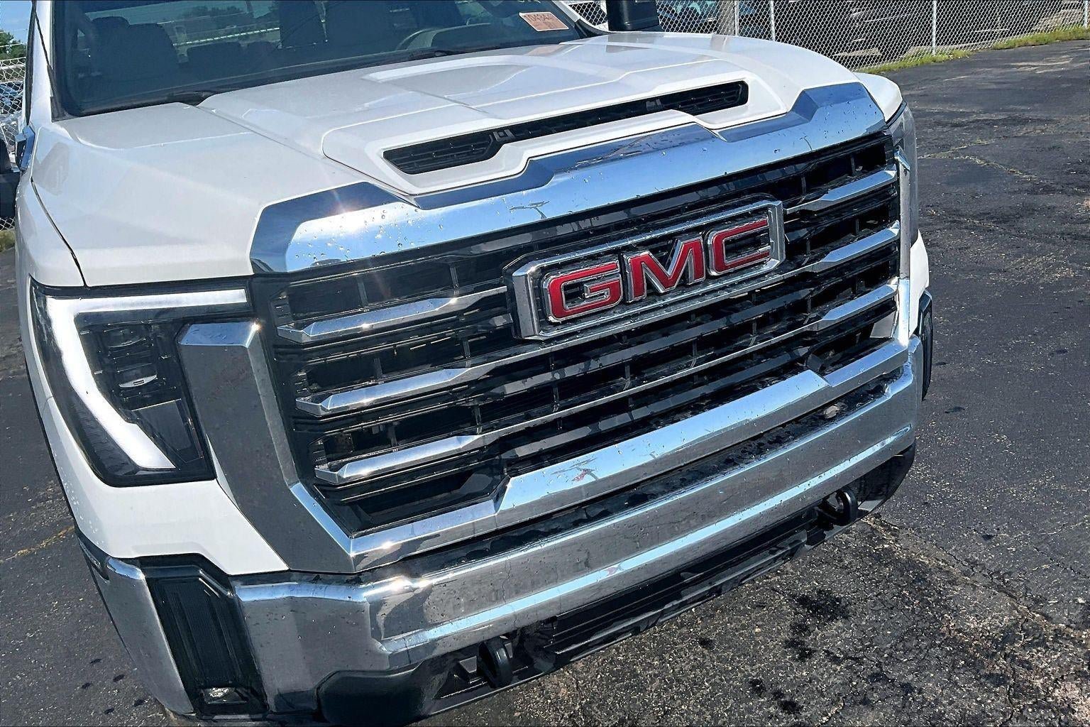 Used 2025 GMC Sierra 2500 SLE AWD/4WD image 3