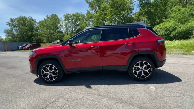Used 2025 Jeep Compass Limited AWD/4WD image 5