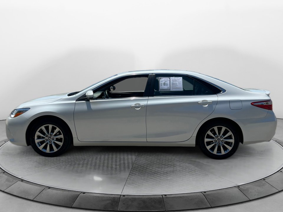 Used 2017 Toyota Camry XLE FWD image 4