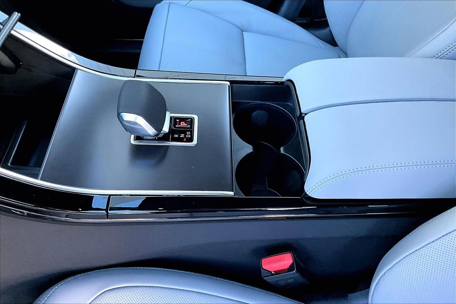 New 2026 Land Rover Range Rover Velar Dynamic SE image 8