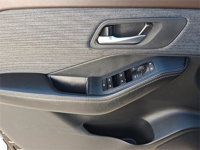 Used 2023 Nissan Rogue SV image 9