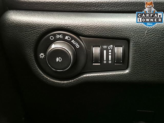 Used 2025 Chrysler Pacifica Limited image 16