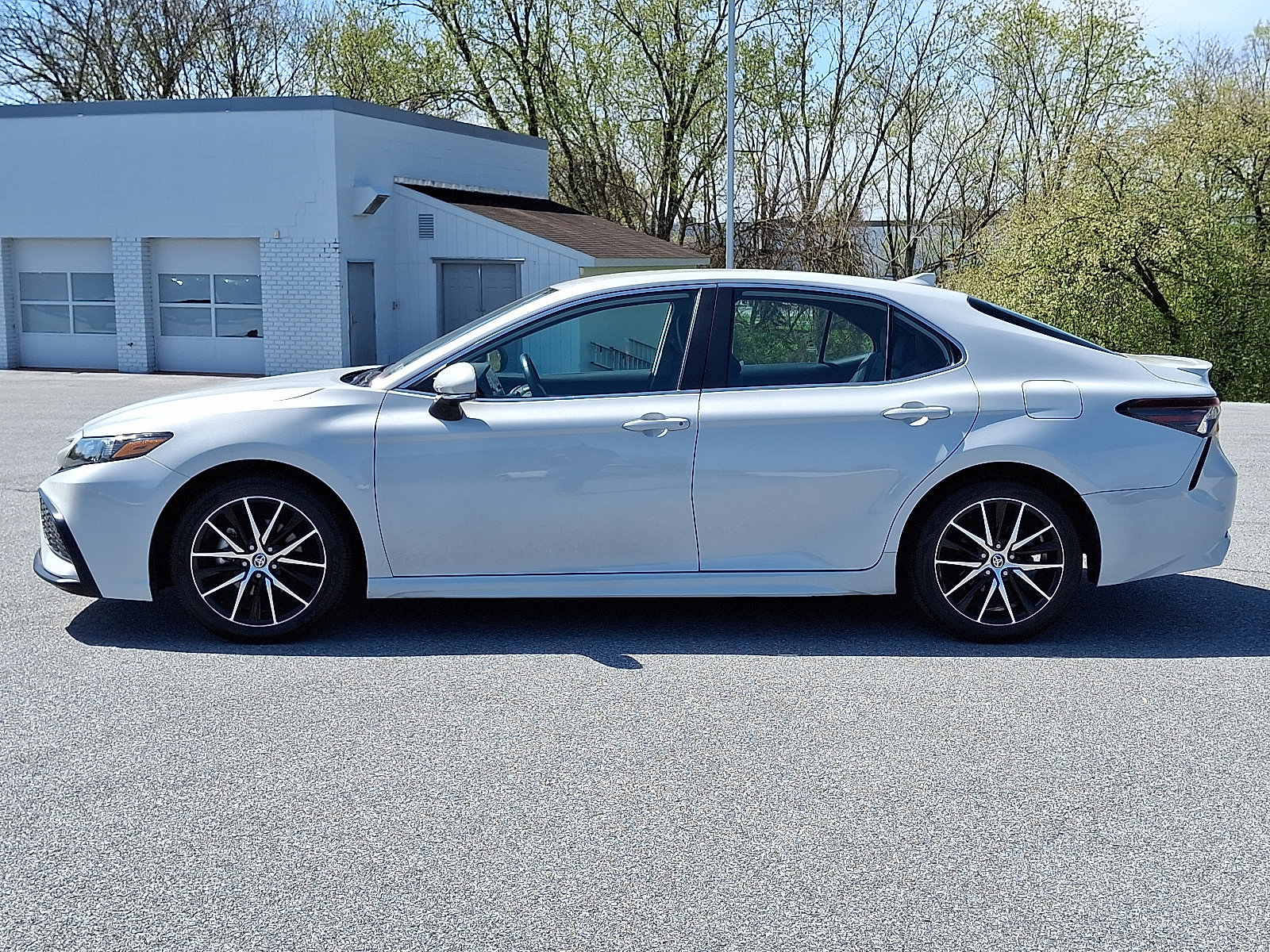 Used 2024 Toyota Camry SE FWD image 4