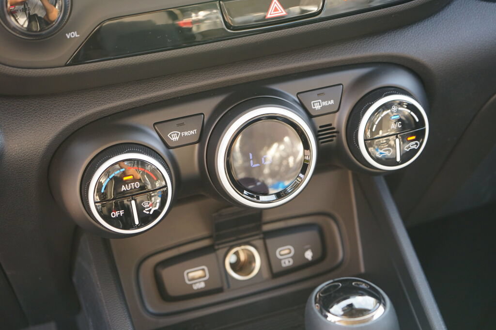 New 2025 Hyundai Venue Limited FWD image 19