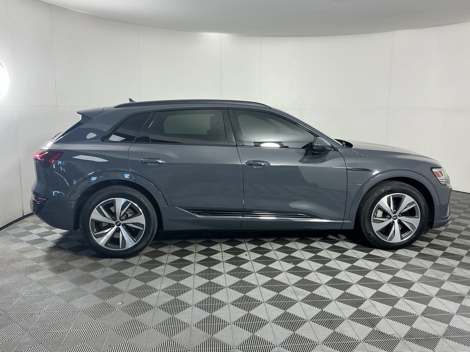 Used 2024 Audi Q8 e-tron Premium Plus AWD/4WD image 10