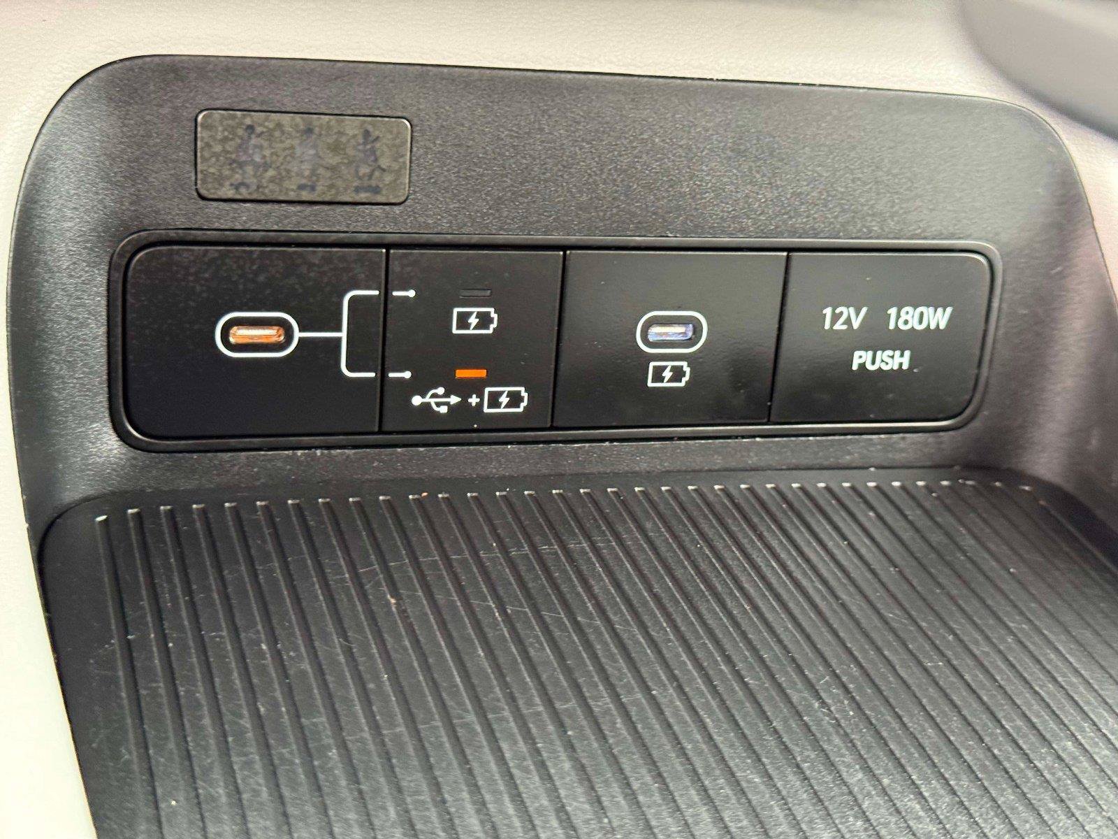 Used 2025 Hyundai Kona SEL FWD image 25