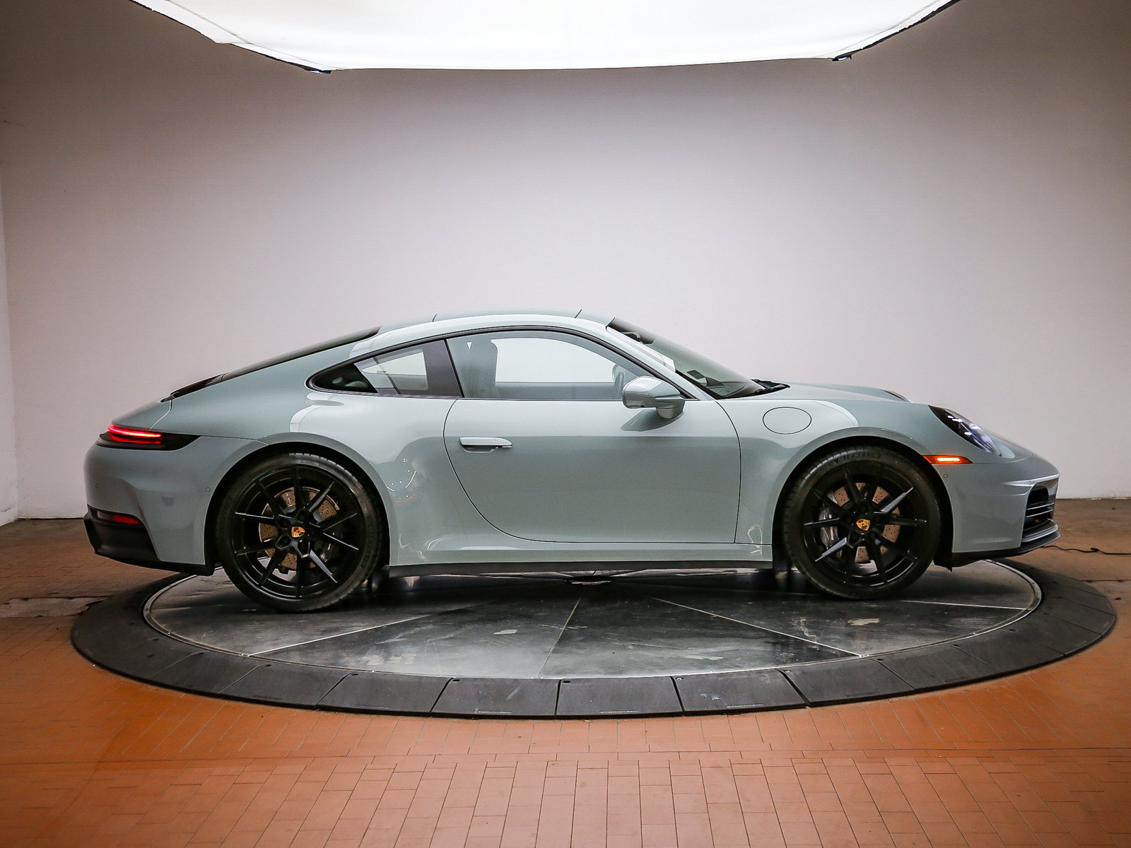 Certified 2025 Porsche 911 Carrera w/ Premium Package RWD image 8