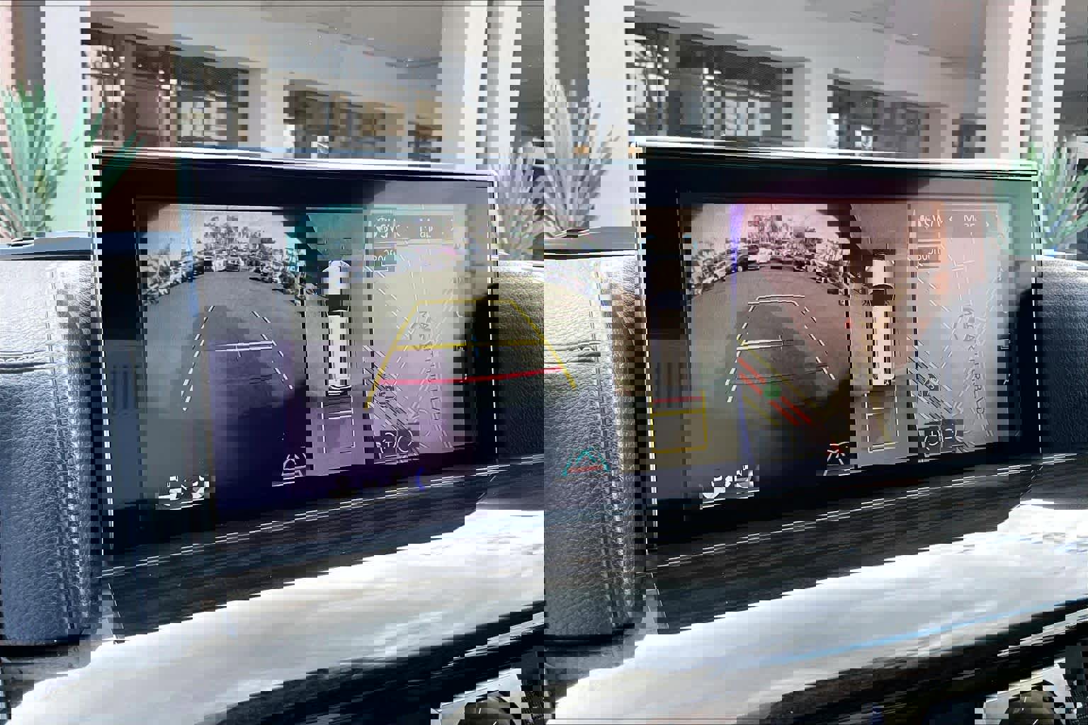 Used 2016 Lexus LX 570 4WD w/ Luxury Package image 25