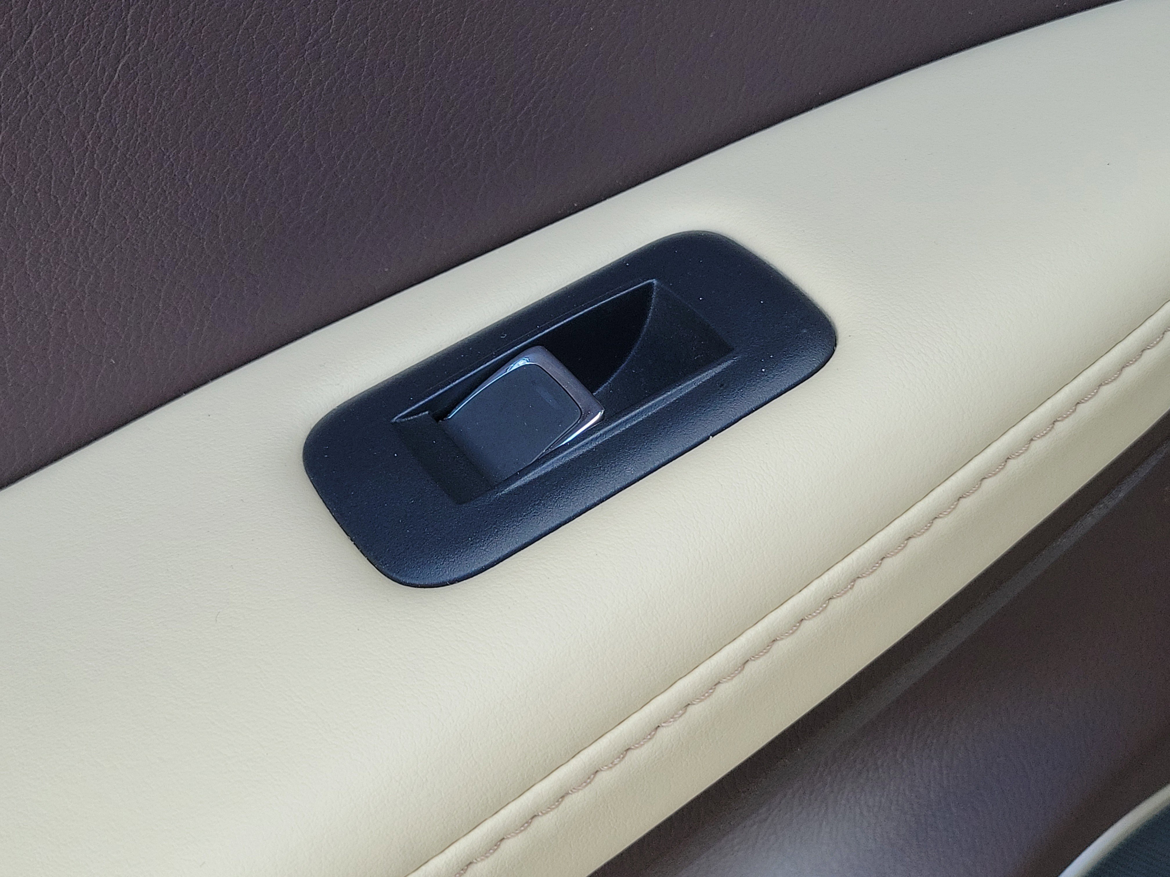 Used 2020 Lexus RX 350L Luxury w/ Accessory Package image 15