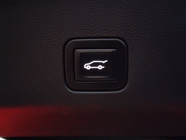 Used 2022 GMC Yukon SLT w/ SLT Luxury Package image 12