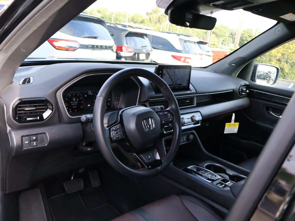 Certified 2025 Honda Pilot Black Edition image 18