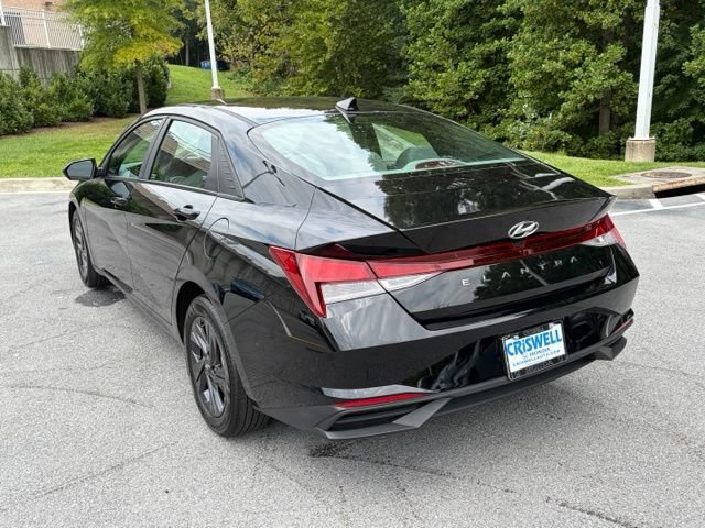 Used 2023 Hyundai Elantra SEL w/ Cargo Package FWD image 5