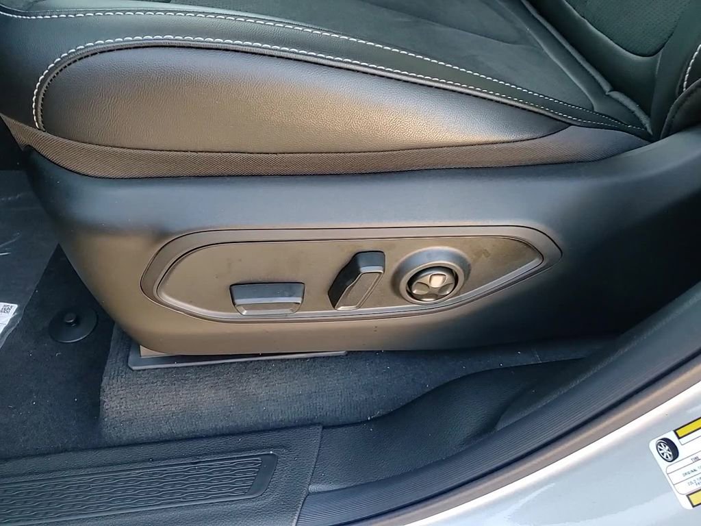 New 2025 Jeep Grand Cherokee Altitude image 11