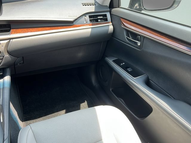 Used 2018 Lexus ES 350 w/ Luxury Package w/Wood Trim FWD image 12