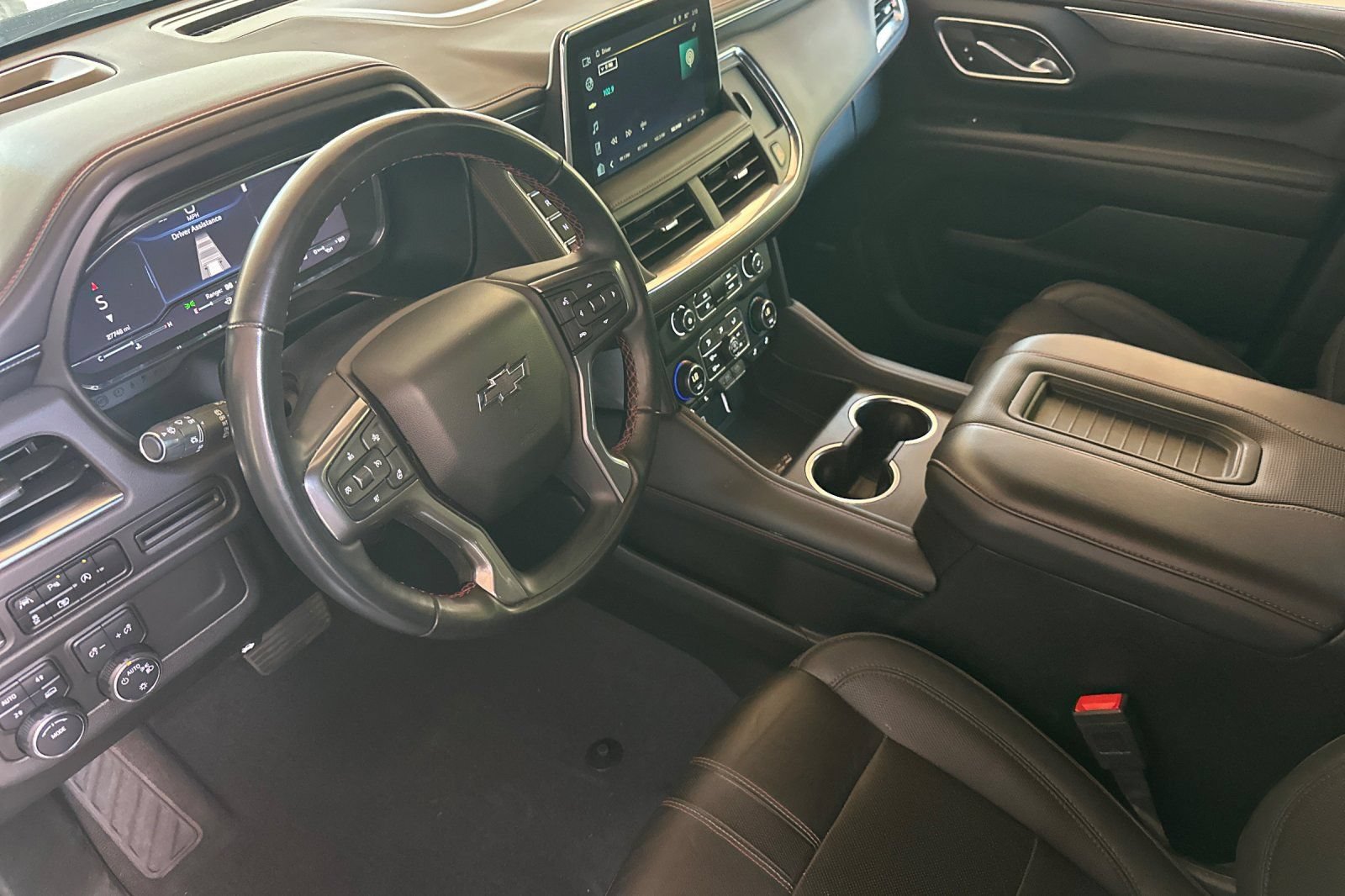 Used 2024 Chevrolet Suburban RST w/ Luxury Package AWD/4WD image 11