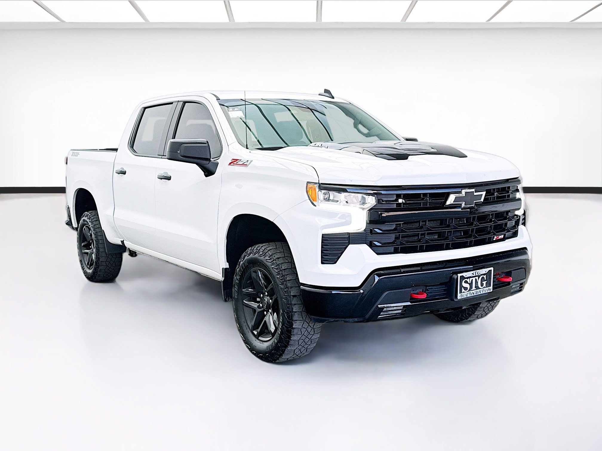 Used 2024 Chevrolet Silverado 1500 LT Trail Boss w/ Convenience Package II AWD/4WD image 3