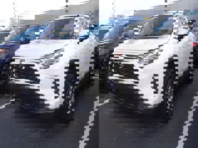 Used 2025 Toyota RAV4 XLE image 1