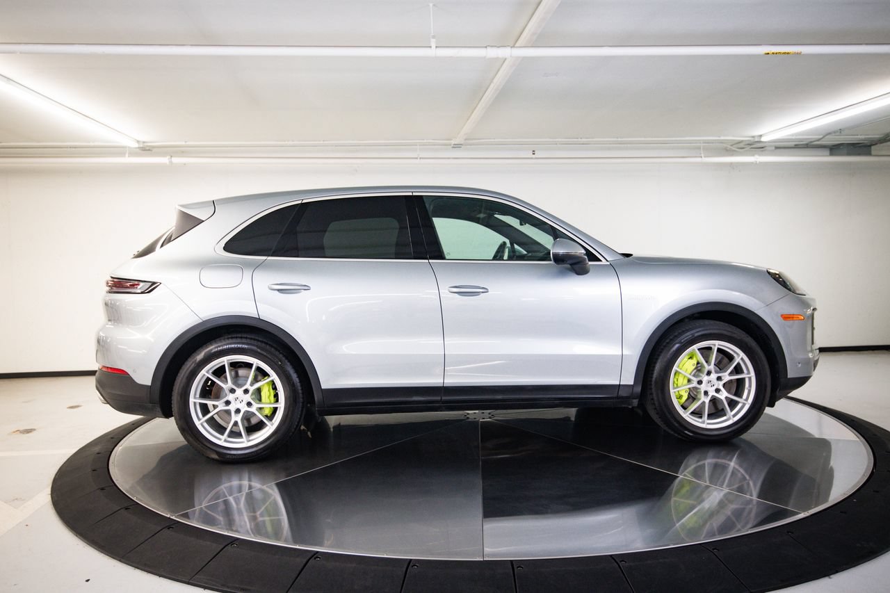 Certified 2025 Porsche Cayenne E-Hybrid AWD/4WD image 8