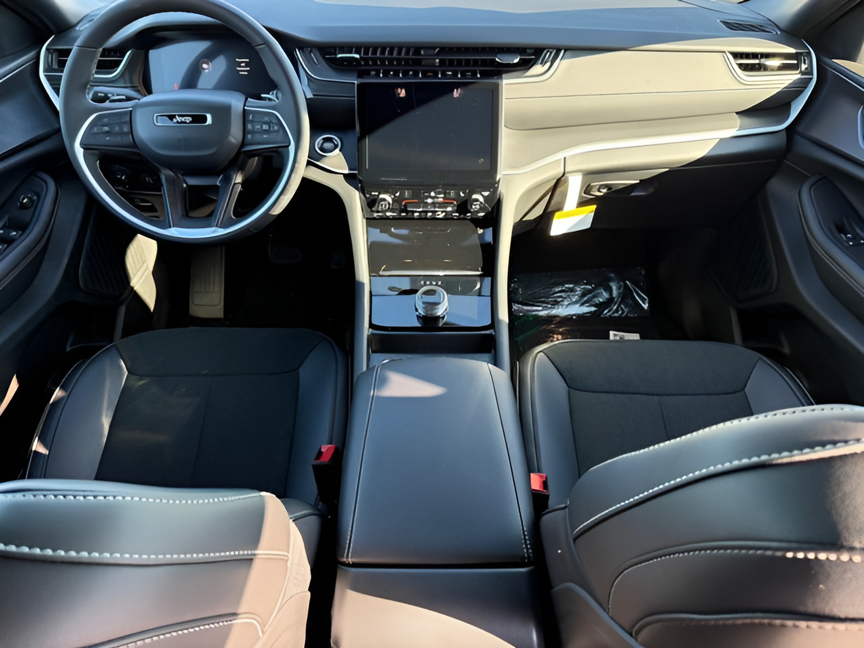 New 2027 Jeep Grand Cherokee Laredo X AWD/4WD image 13
