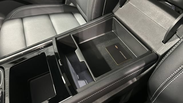 New 2027 Chevrolet Traverse LT w/ Midnight/Sport Edition FWD image 24
