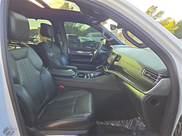 Used 2023 Jeep Wagoneer 4WD w/ Premium Group I image 15