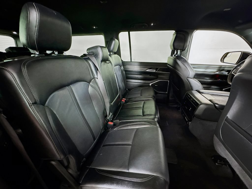 Used 2024 Jeep Wagoneer L Series II RWD image 29
