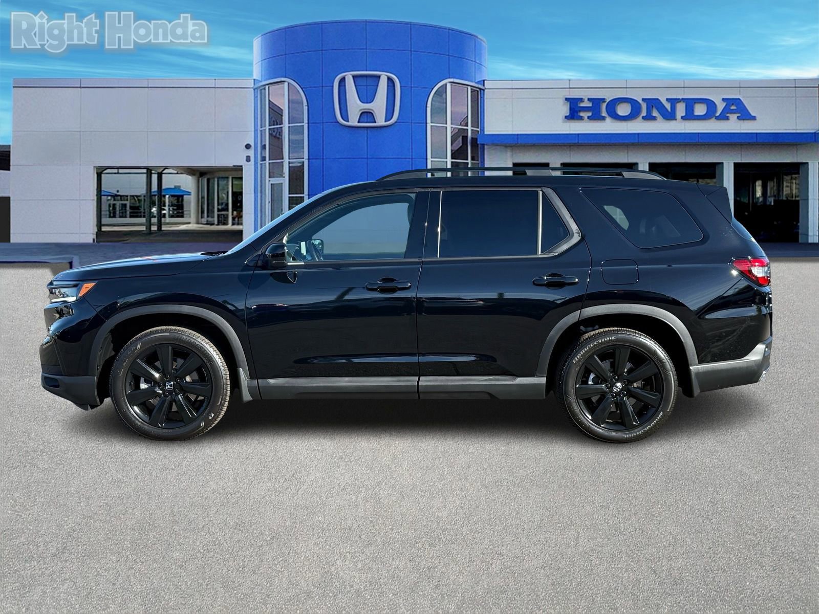 Certified 2025 Honda Pilot Black Edition image 4