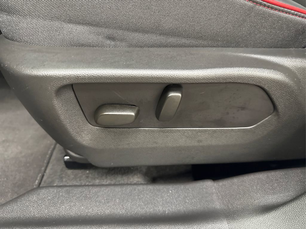 Used 2023 Buick Envision Essence w/ Technology Package I image 40