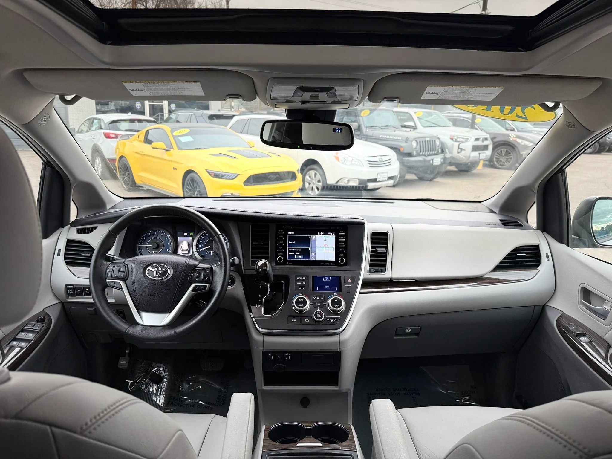 Used 2018 Toyota Sienna XLE w/ XLE Navigation Package FWD image 23