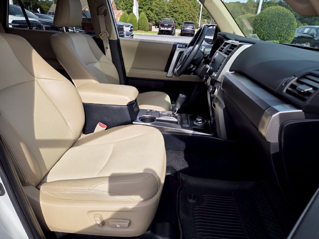 Used 2024 Toyota 4Runner SR5 Premium w/ Moonroof Package AWD/4WD image 17