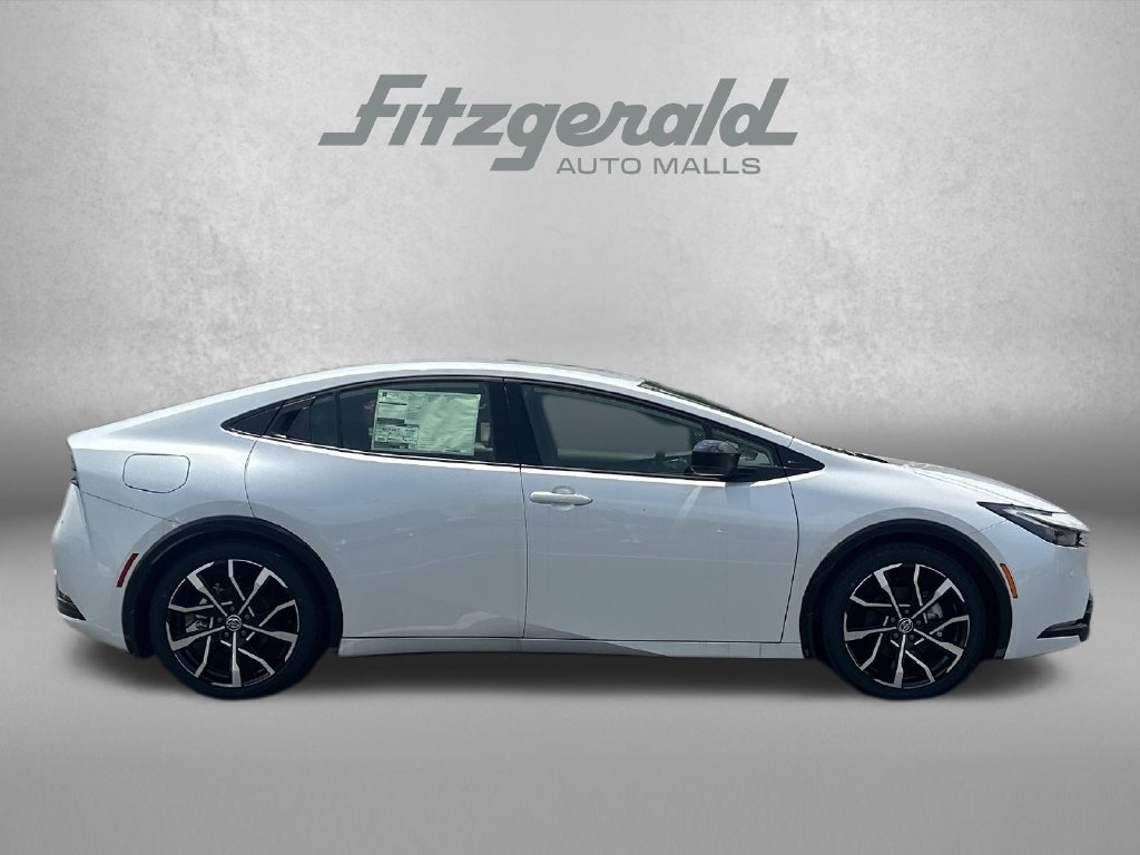 New 2026 Toyota Prius Plug-In Hybrid FWD image 8