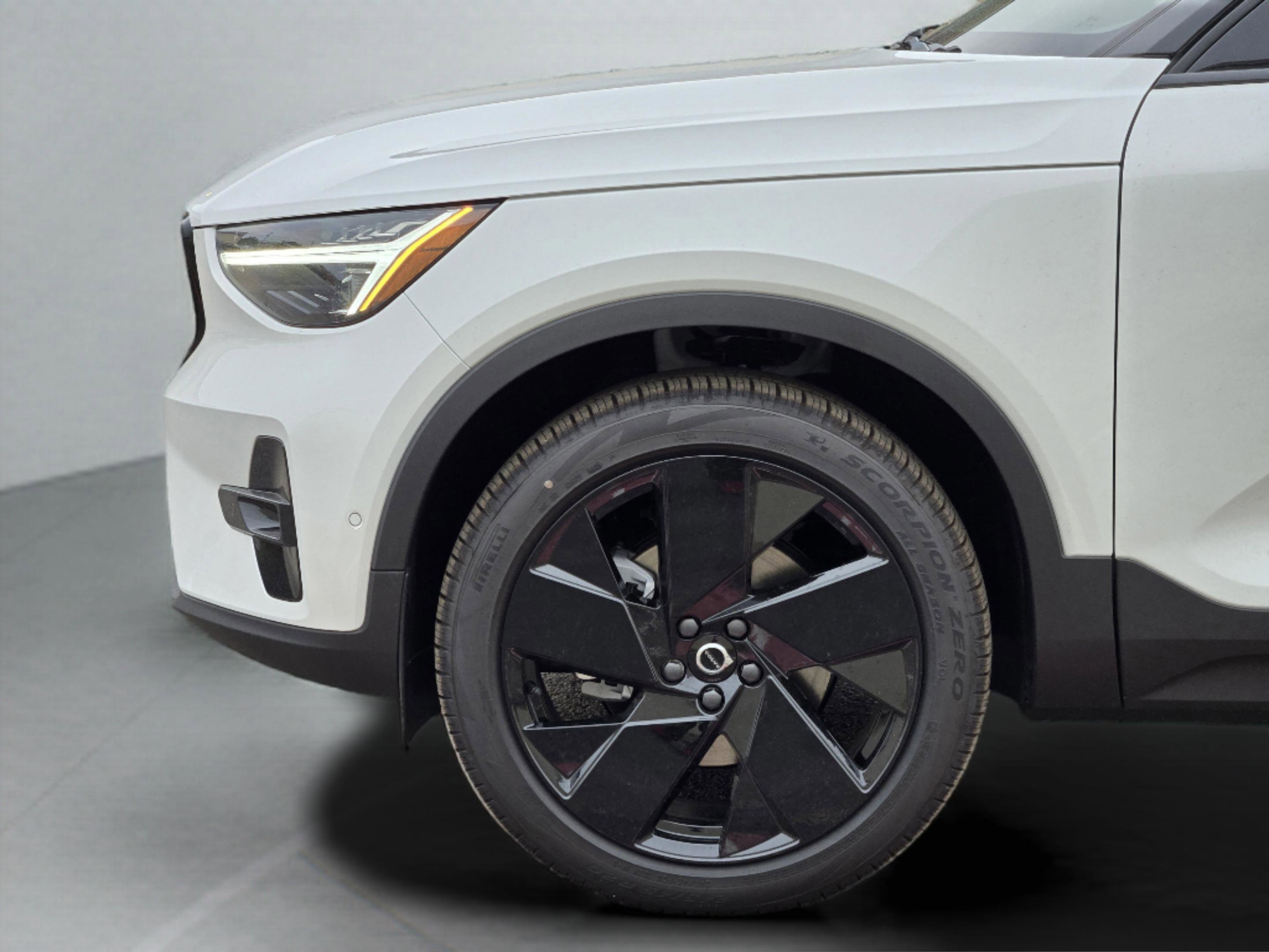 New 2026 Volvo XC40 B5 Ultra w/ Protection Package Premier AWD/4WD image 31