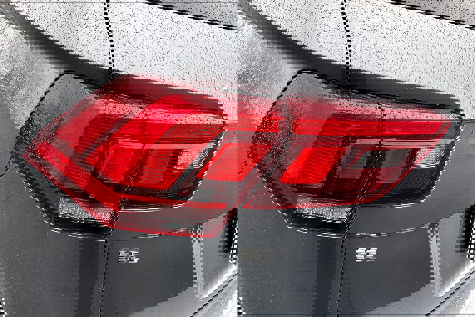 Used 2022 Volkswagen Tiguan SE w/ Panoramic Sunroof Package image 29