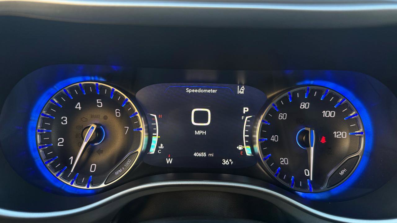 Used 2025 Chrysler Pacifica Select FWD image 15