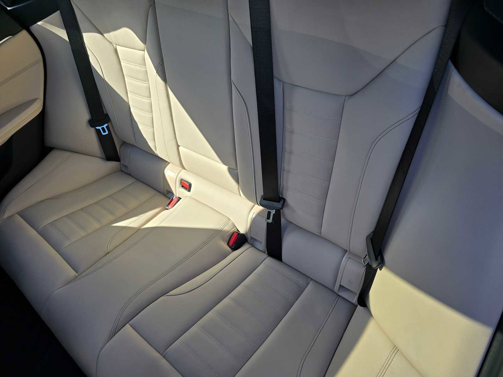 Used 2025 BMW i4 xDrive40i image 17