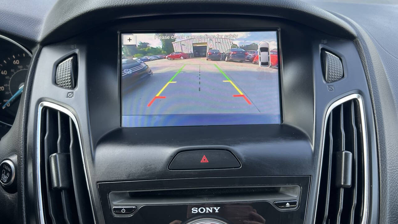 Used 2017 Ford Focus Titanium FWD image 19