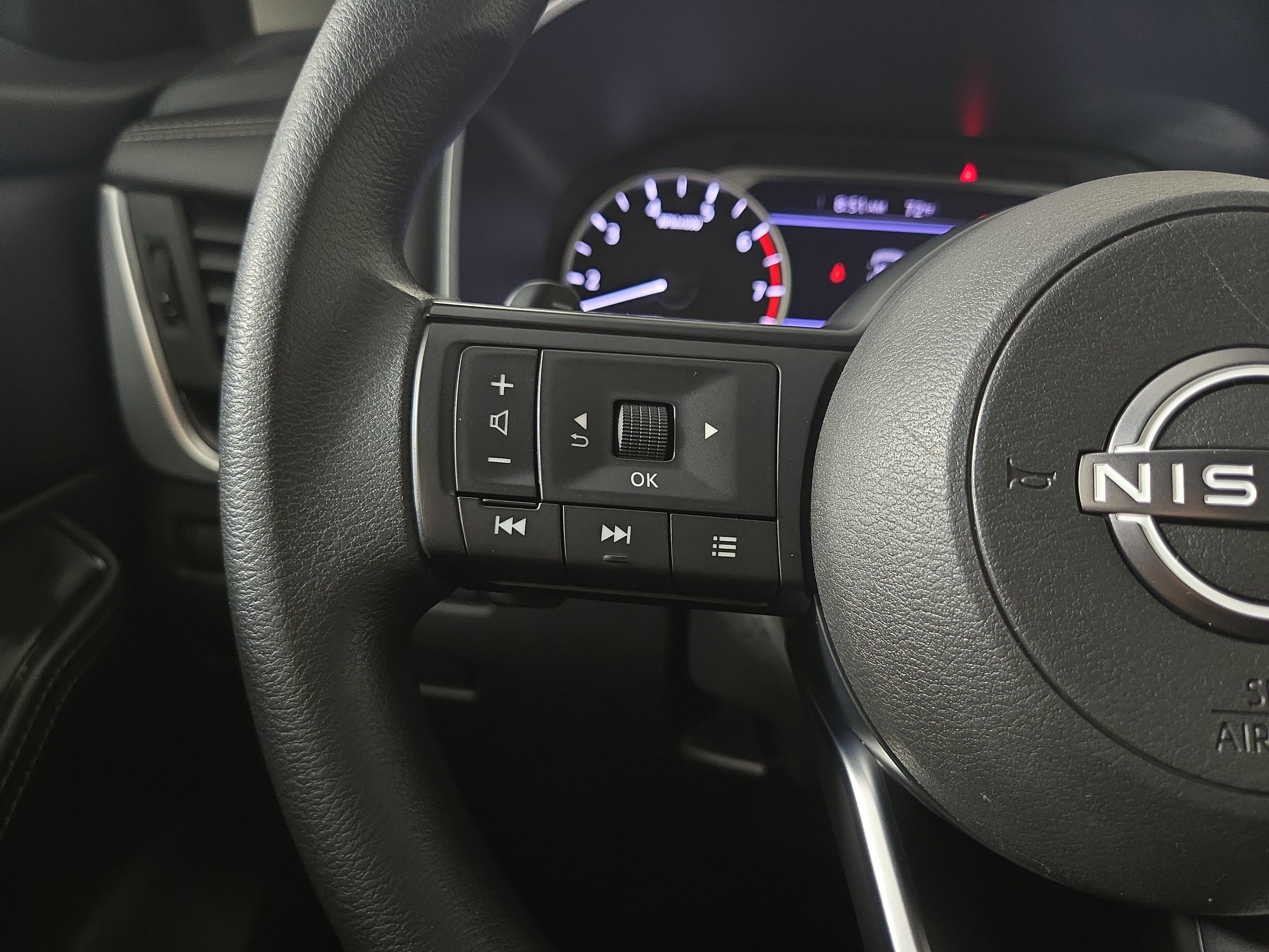 Used 2024 Nissan Rogue SV AWD/4WD image 15