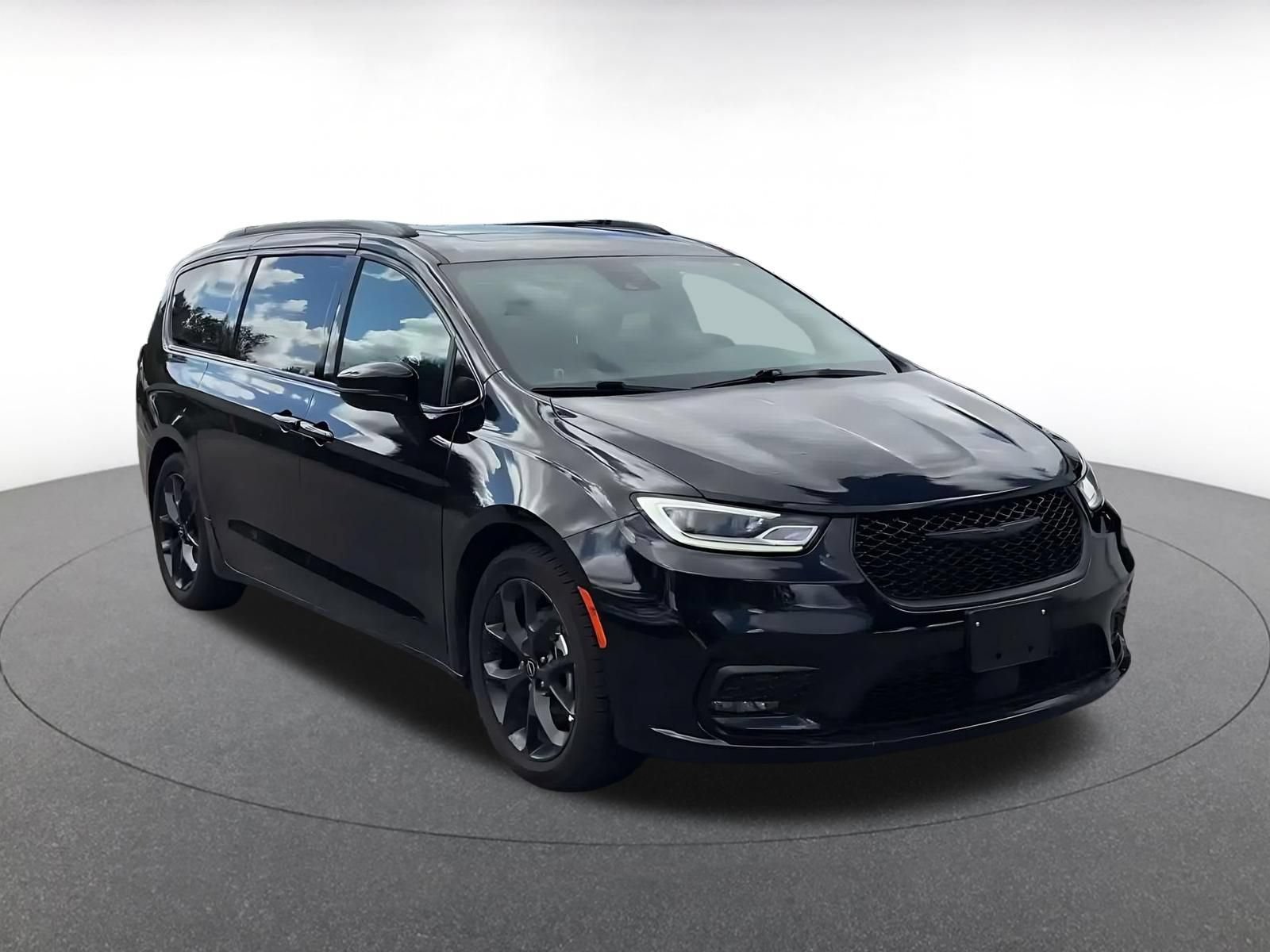 Used 2025 Chrysler Pacifica Limited FWD video 2