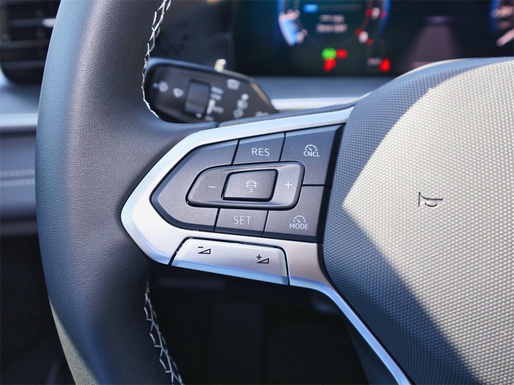 New 2025 Volkswagen Tiguan SE image 22