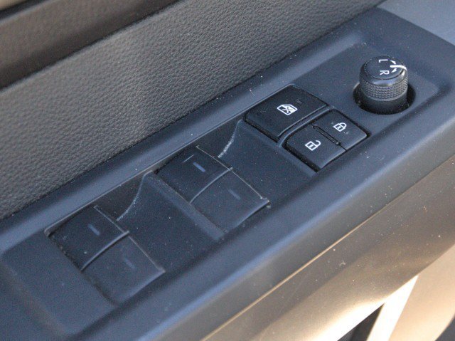 Used 2022 Toyota Tundra SR5 w/ SR5 Convenience Package AWD/4WD image 14