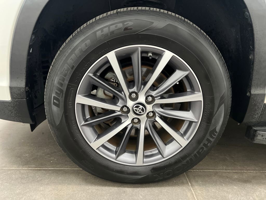 Used 2019 Toyota Highlander XLE FWD image 32