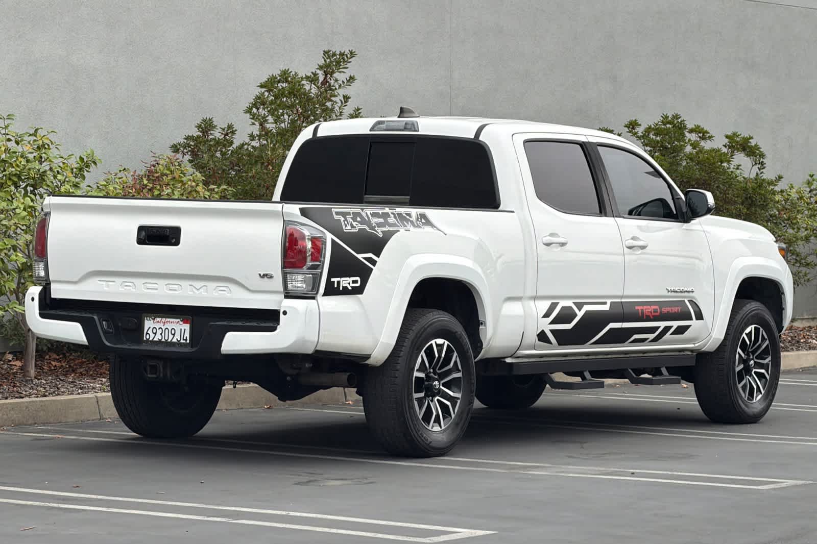 Used 2021 Toyota Tacoma TRD Sport w/ Technology Package RWD image 2
